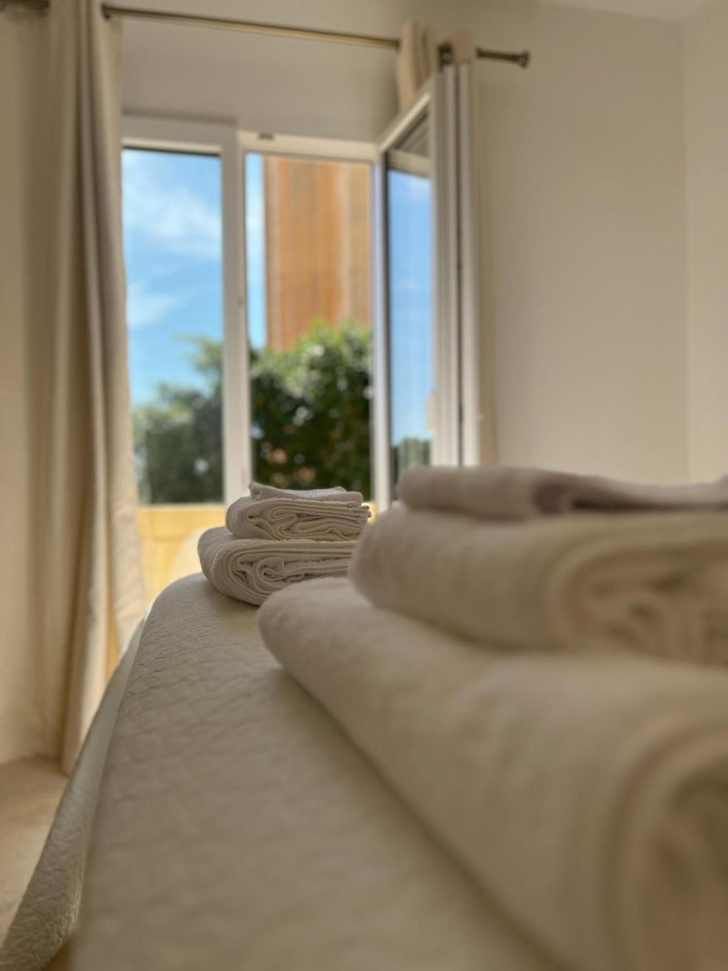 The White Knight Premium Boutique Hotel Għajnsielem Rom bilde