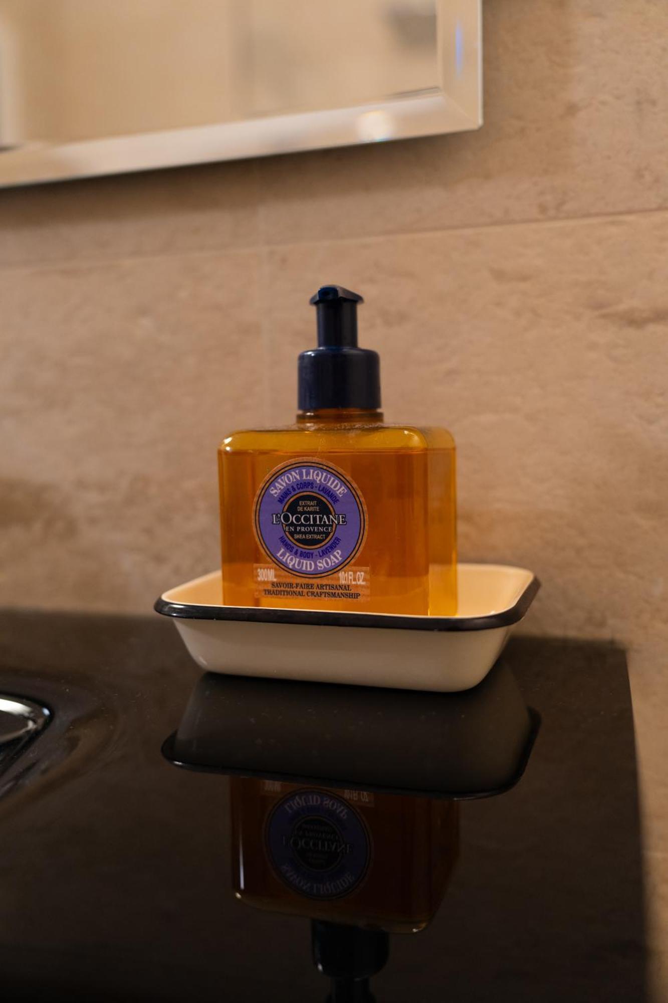 The White Knight Premium Boutique Hotel Għajnsielem Rom bilde